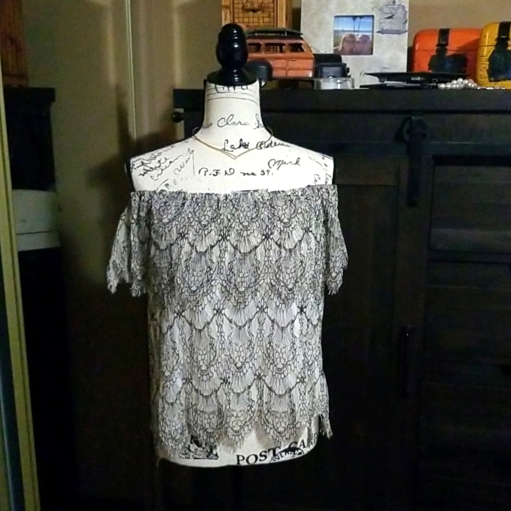 Lacey off the shoulder top (B1-20)